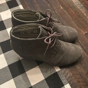 Toms Desert suede gray wedge ankle lace up boots